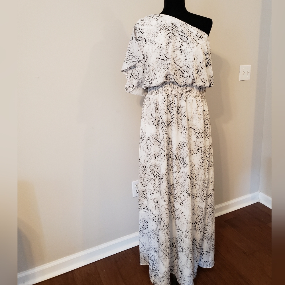 Beautiful dress by Jessica Simpson